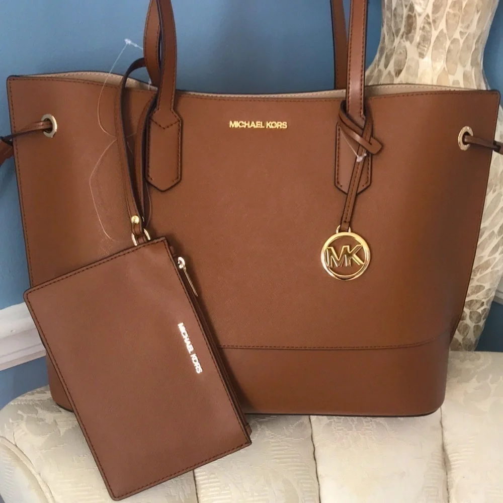 Brand New Michael Kors Leather Lg Drawstring Tote